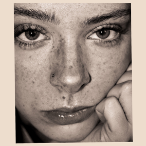 女学生按摩AV姦奷
